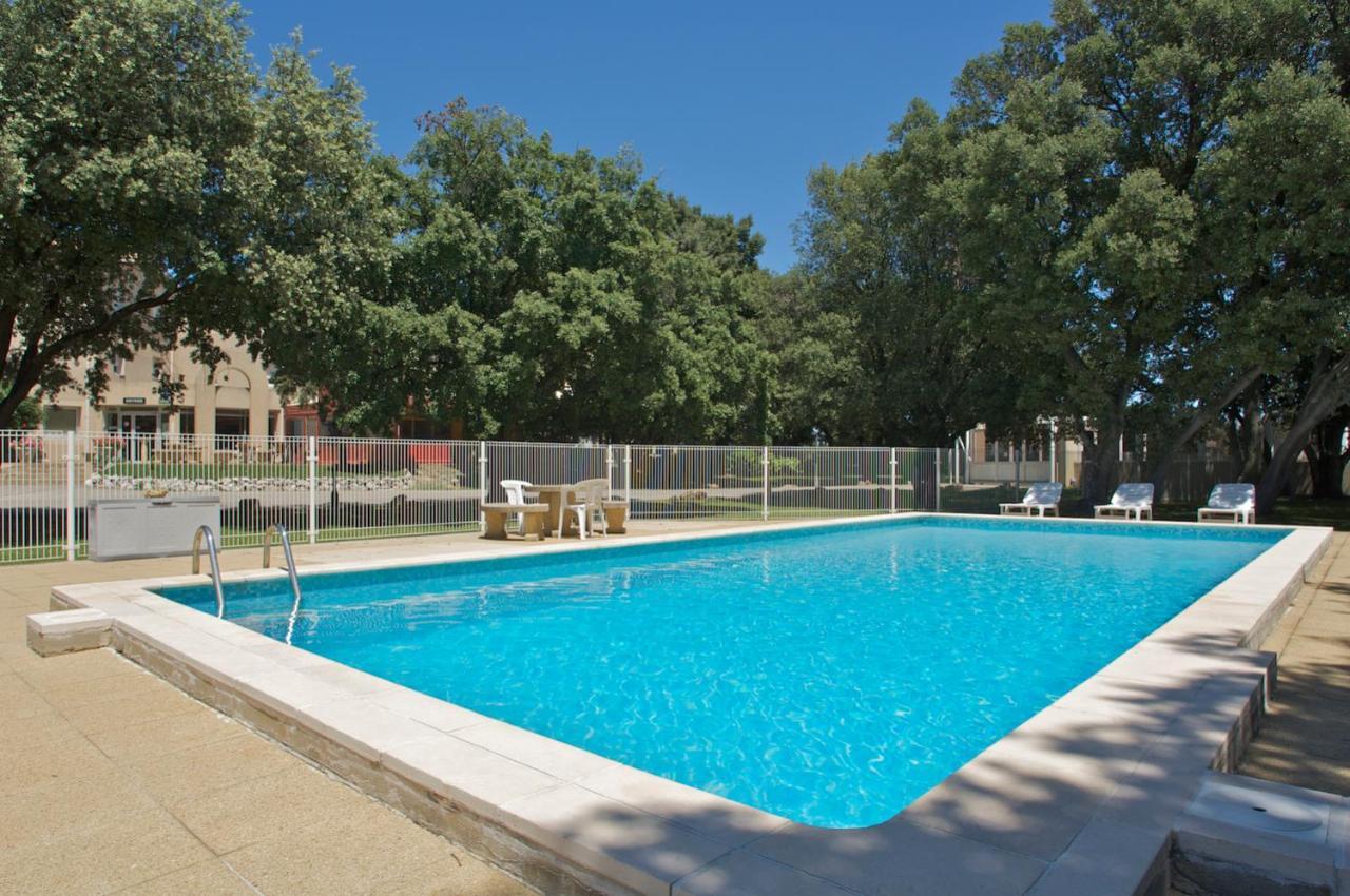 Greet Hotel Pont Du Gard - Route D'Avignon Estézargues Dış mekan fotoğraf